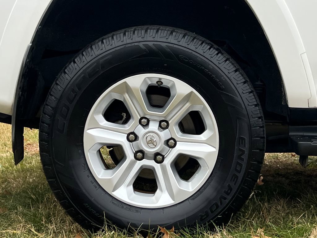 Used 2015 Toyota 4Runner SR5 image 6