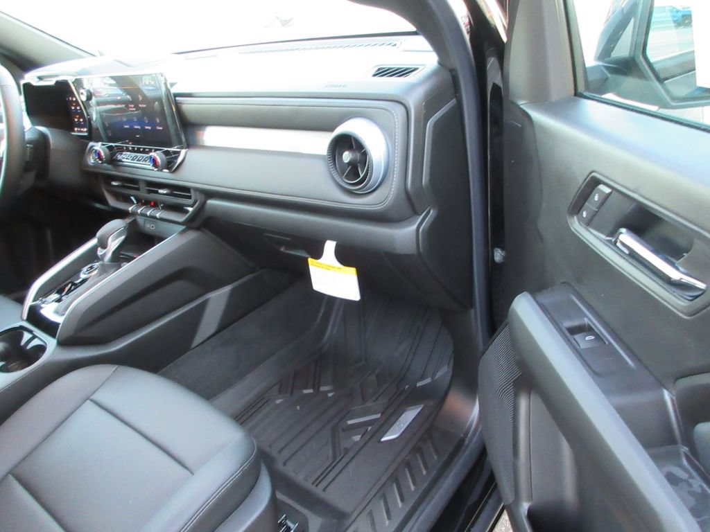 New 2026 Chevrolet Colorado LT w/ LT Convenience Package AWD/4WD image 18