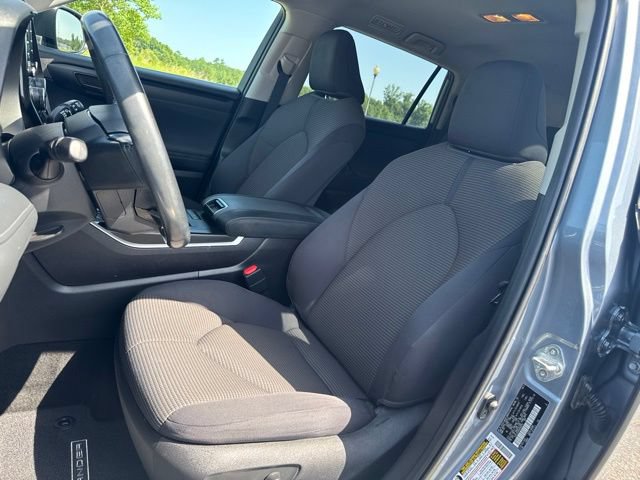 Used 2021 Toyota Highlander LE FWD image 18