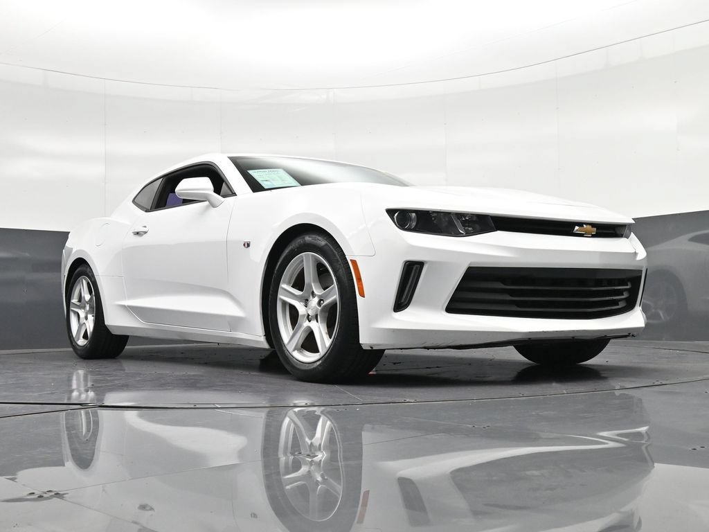 Used 2018 Chevrolet Camaro LS RWD image 33