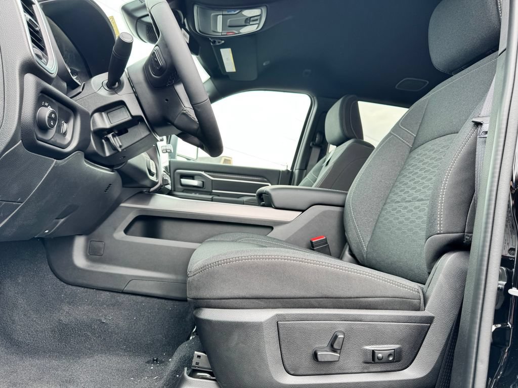 New 2026 RAM 3500 Big Horn AWD/4WD image 15
