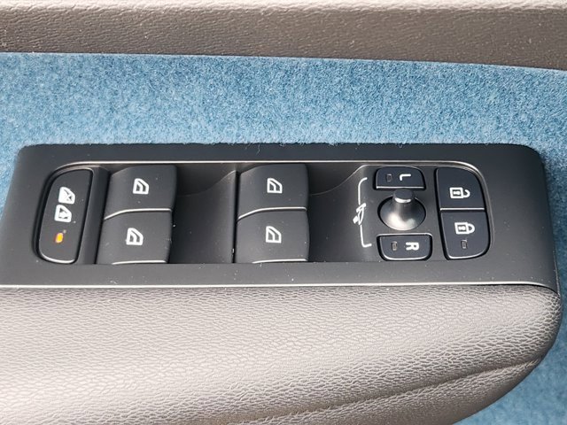 Used 2023 Volvo XC40 Recharge Ultimate image 23