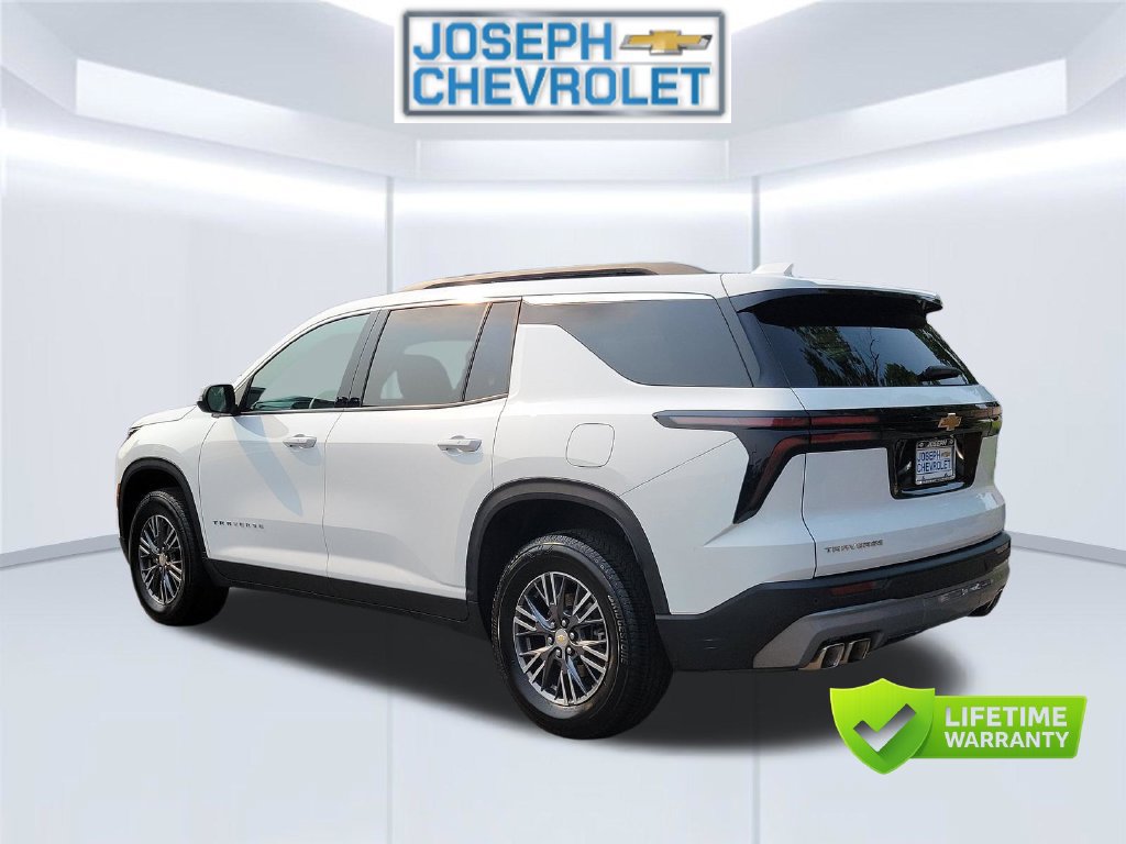Used 2026 Chevrolet Traverse LT FWD image 5