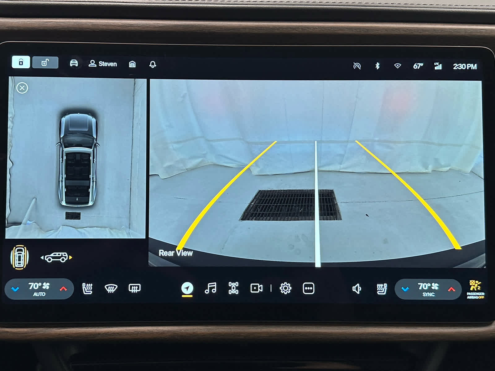 Used 2026 Rivian R1S Premium image 34