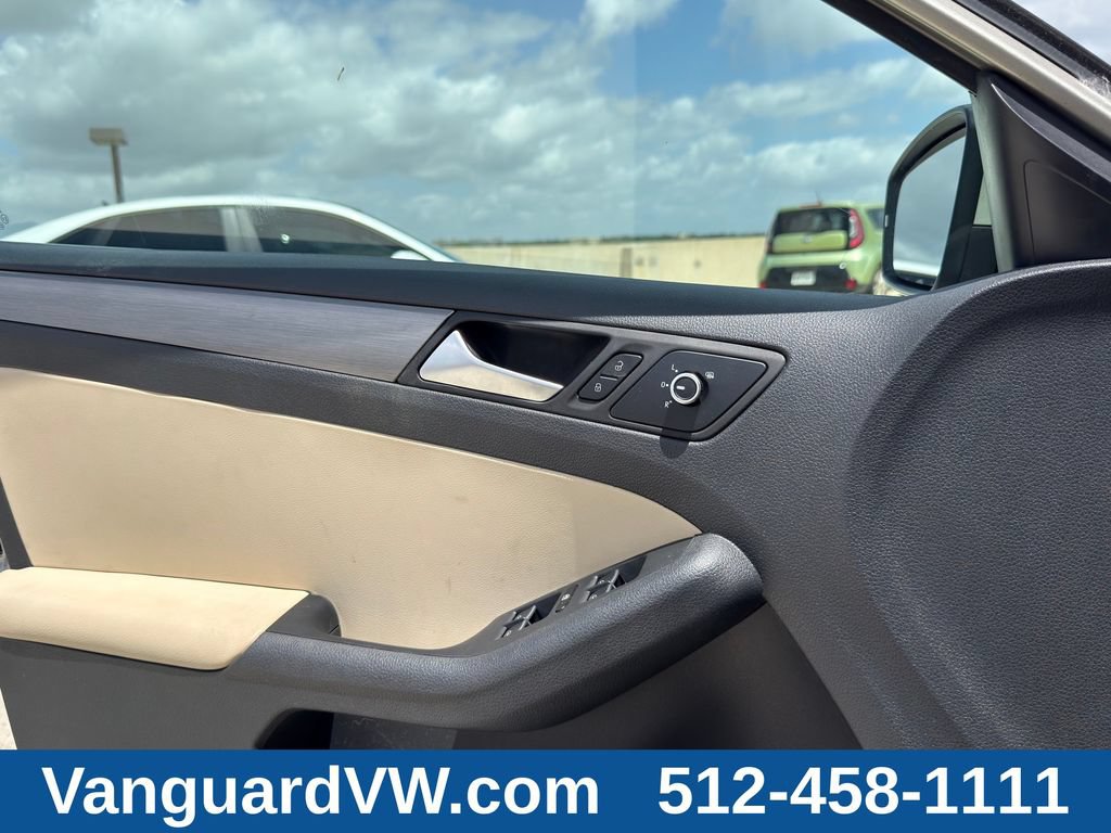 Used 2013 Volkswagen Jetta TDI FWD image 24