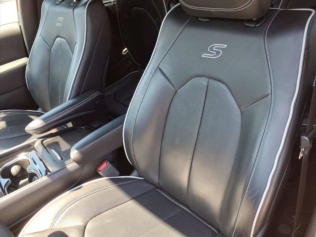 Used 2025 Chrysler Pacifica Limited FWD image 17