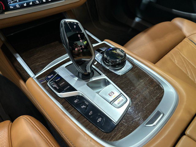 Used 2020 BMW 745e xDrive AWD/4WD image 65