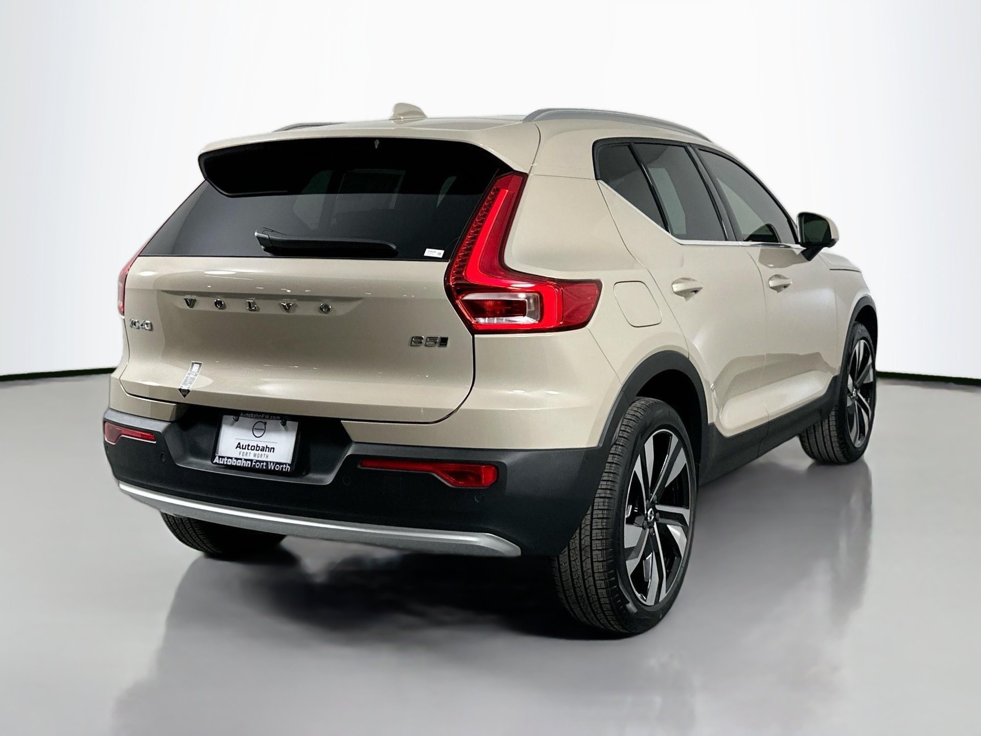 New 2025 Volvo XC40 B5 Ultra w/ Protection Package Premier AWD/4WD image 5