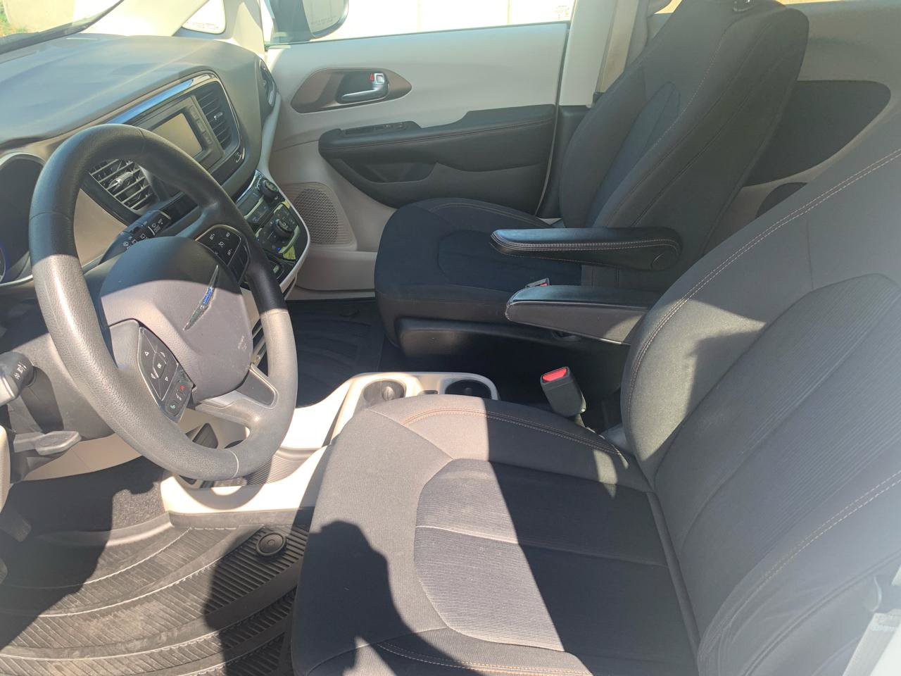 Used 2017 Chrysler Pacifica LX FWD image 9