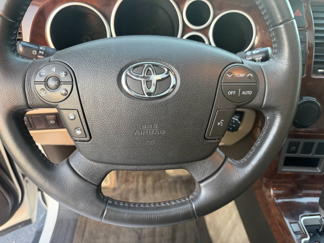 Used 2011 Toyota Sequoia Limited RWD image 35