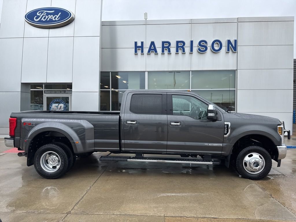 Used 2018 Ford F350 Lariat w/ Chrome Package image 4