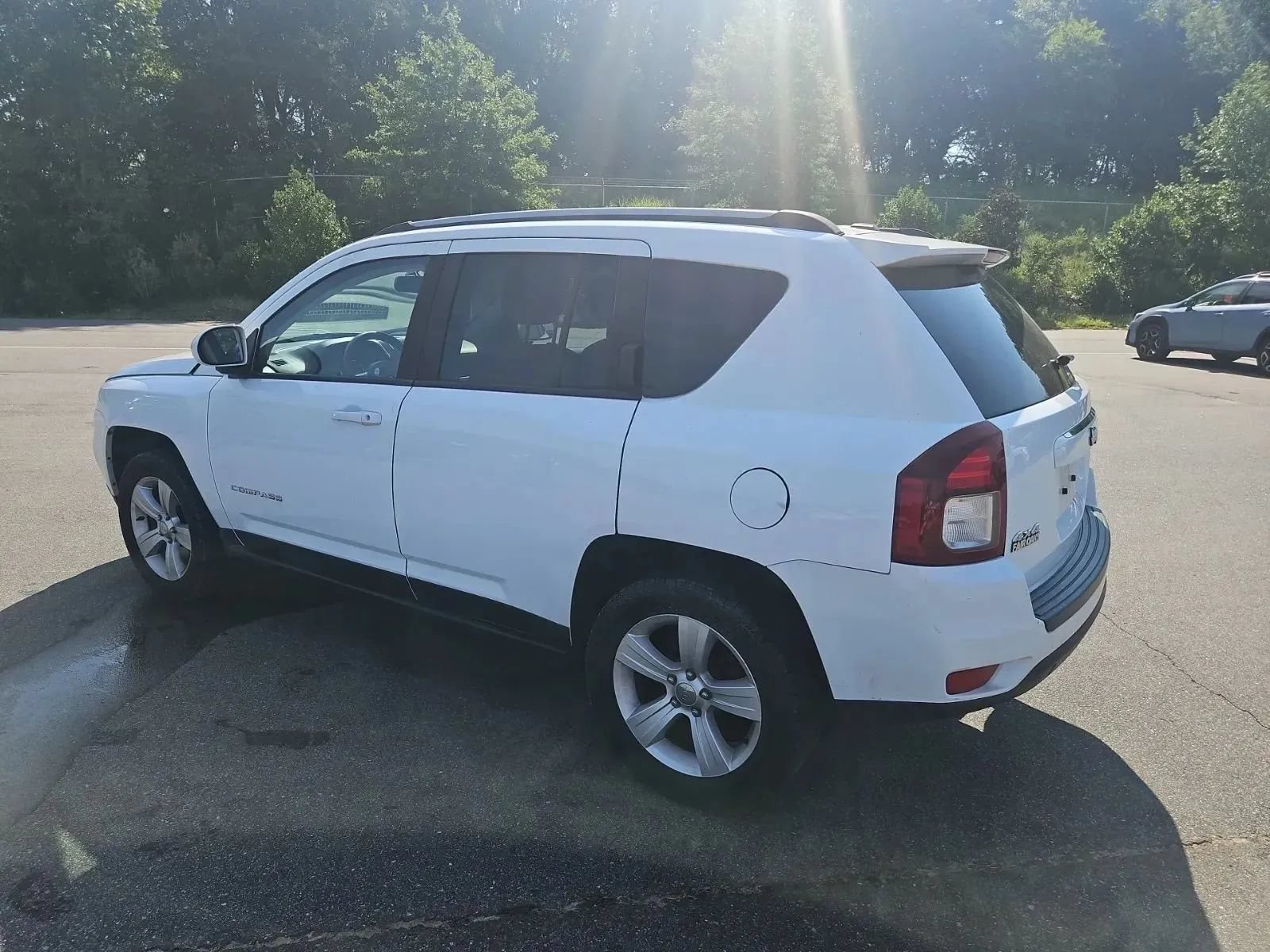 Used 2015 Jeep Compass Latitude AWD/4WD image 3