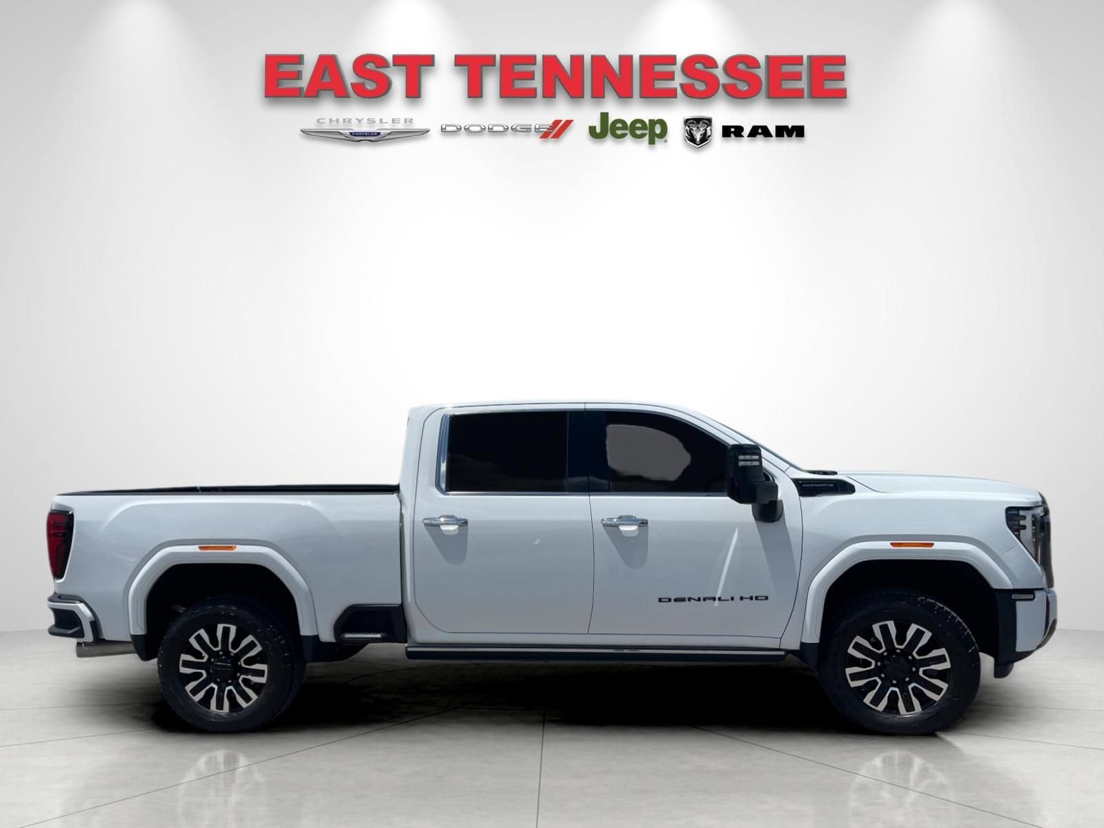 Used 2024 GMC Sierra 3500 Denali Ultimate AWD/4WD image 2