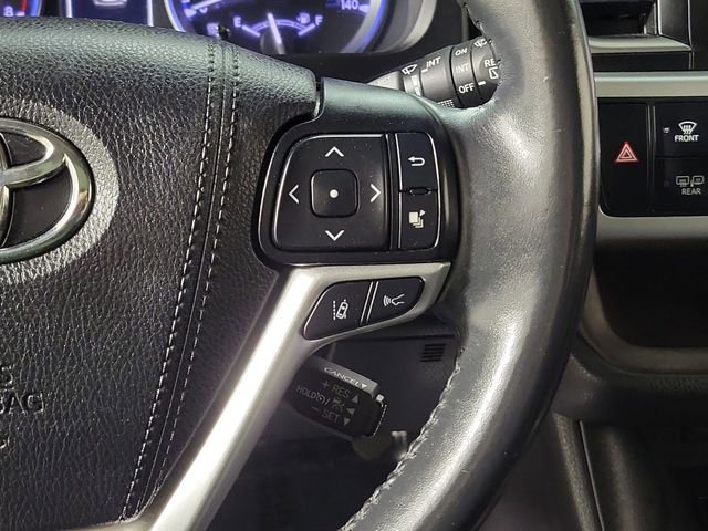 Used 2019 Toyota Highlander XLE FWD image 27