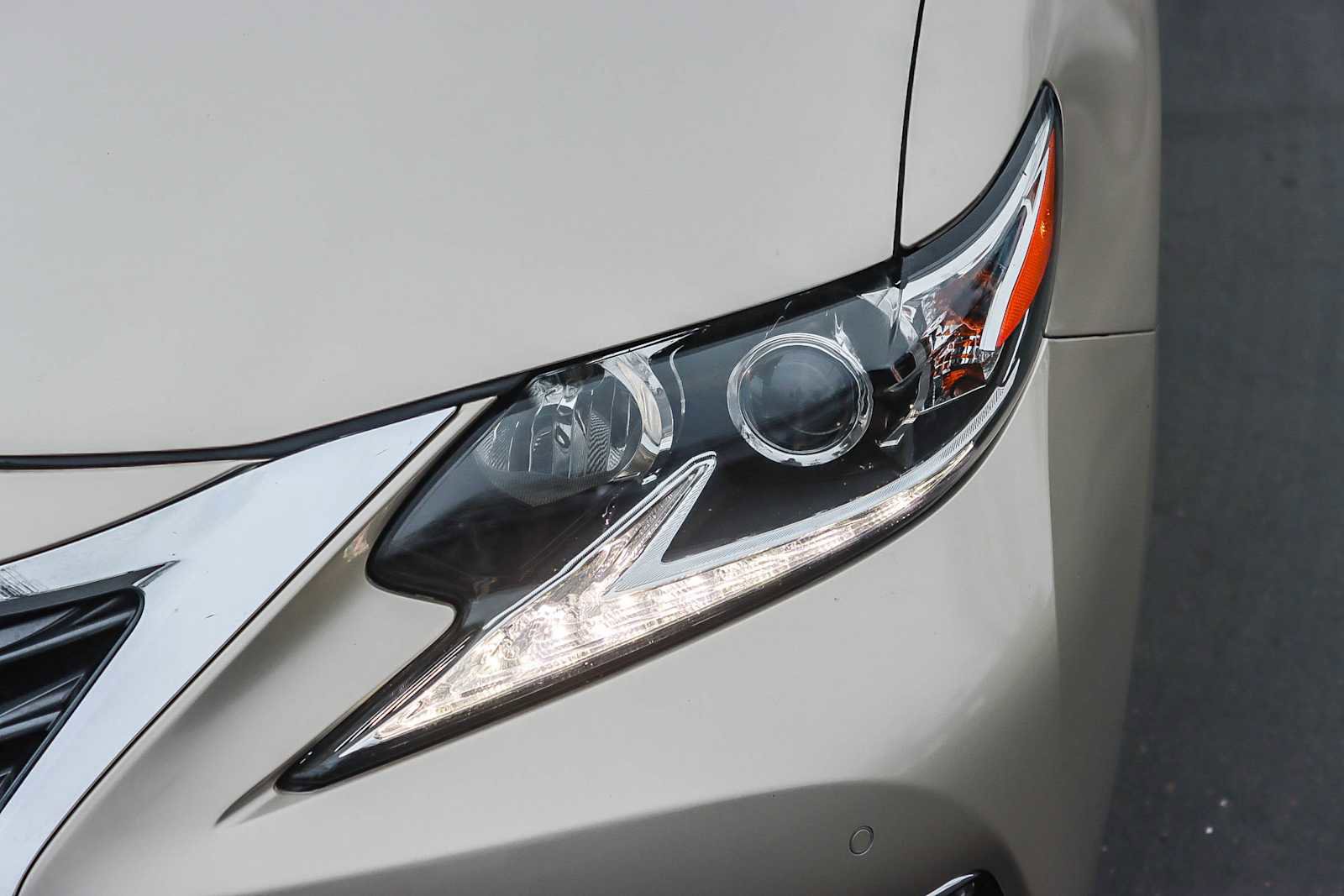 Used 2016 Lexus ES 300h image 7
