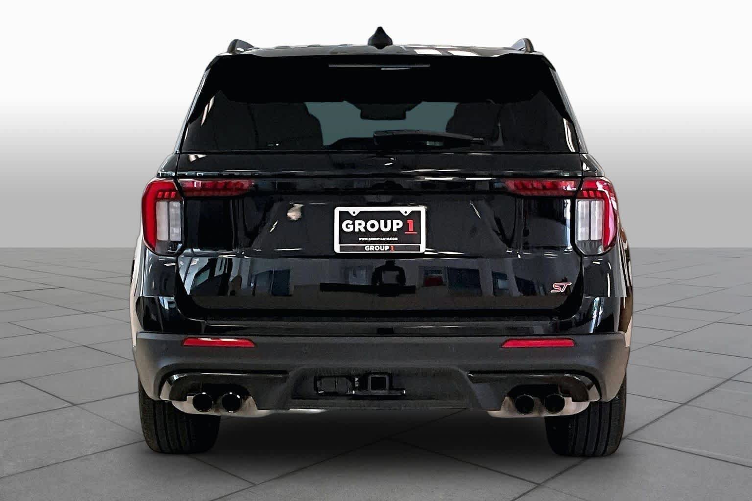 Used 2025 Ford Explorer ST AWD/4WD image 4