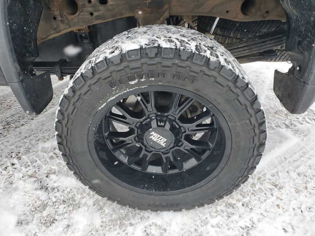 Used 2024 Chevrolet Silverado 2500 LT w/ Midnight Edition image 30