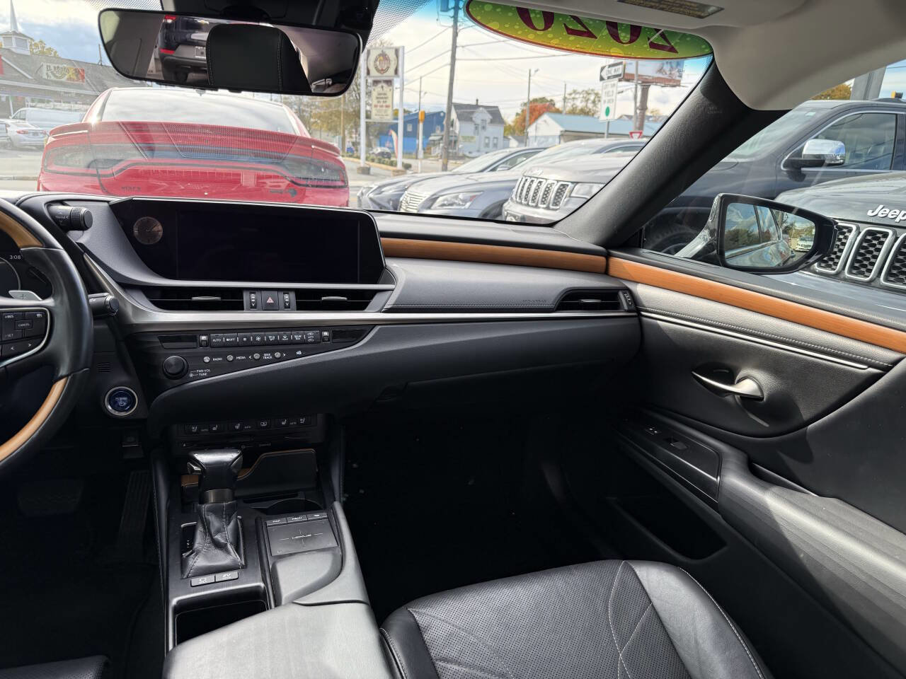 Used 2020 Lexus ES 300h w/ Luxury Package image 14