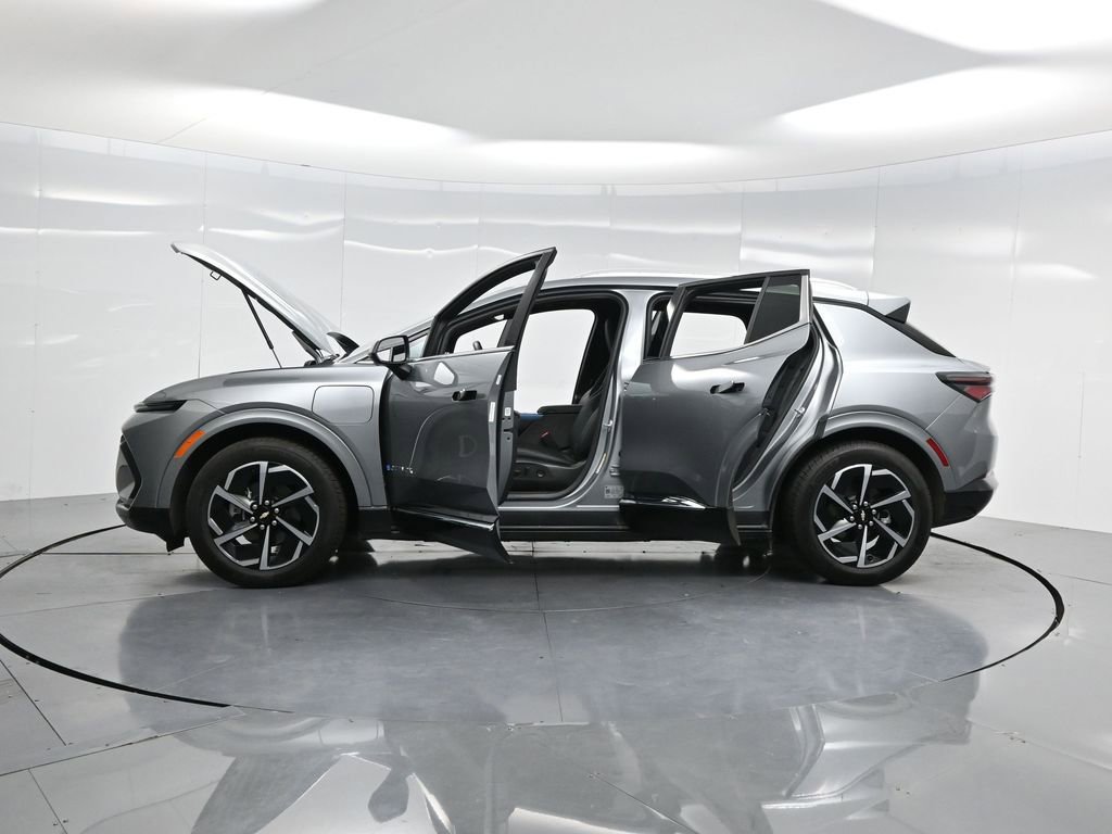 Used 2025 Chevrolet Equinox EV LT w/ Convenience Package image 51