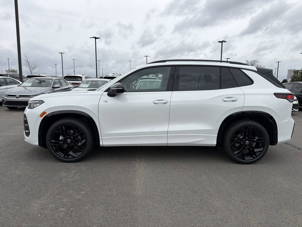 New 2026 Volkswagen Tiguan SE R-Line image 2