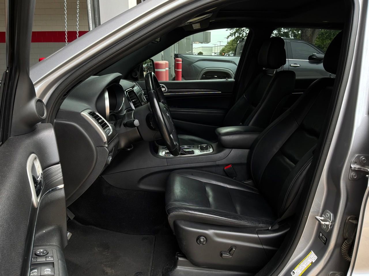 Used 2021 Jeep Grand Cherokee Limited AWD/4WD image 10