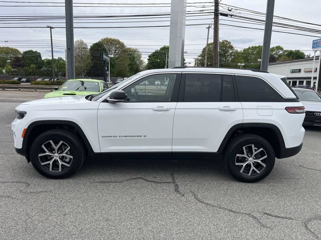 Used 2023 Jeep Grand Cherokee Limited AWD/4WD image 5