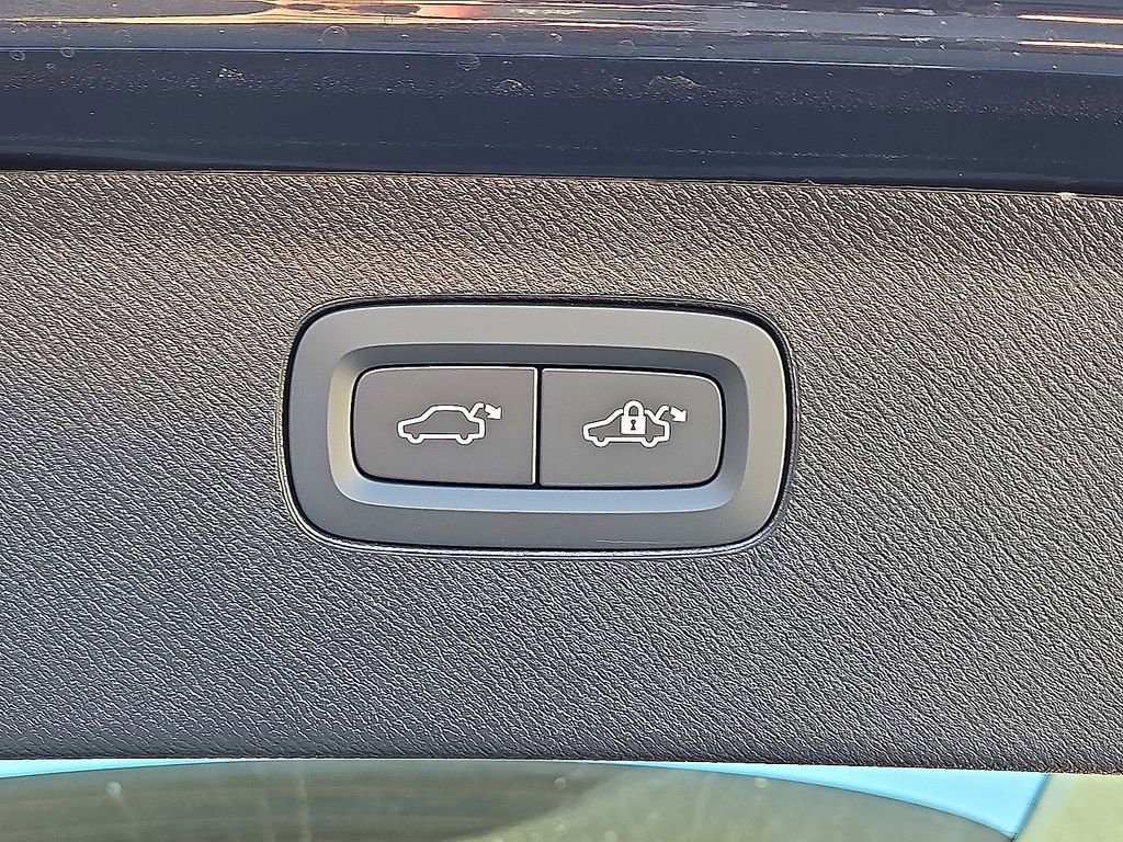 New 2026 Volvo XC90 B6 Ultra w/ Protection Package Premier AWD/4WD image 14