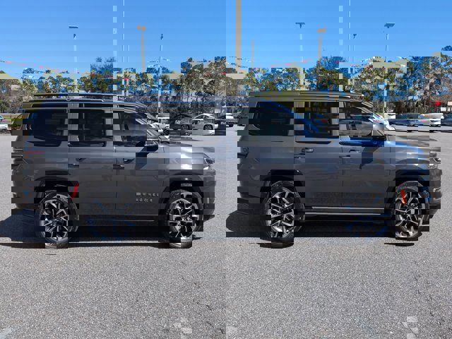 Used 2022 Jeep Wagoneer Series III w/ Premium Group I image 4