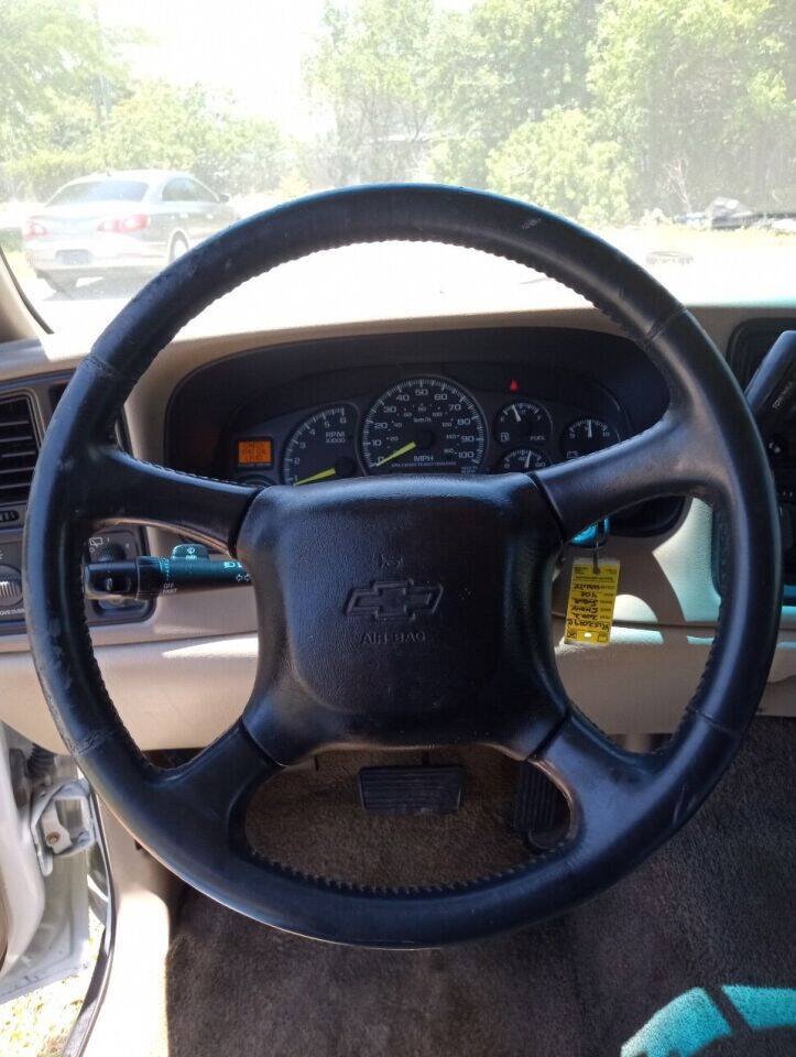 Used 2002 Chevrolet Suburban LT RWD image 16