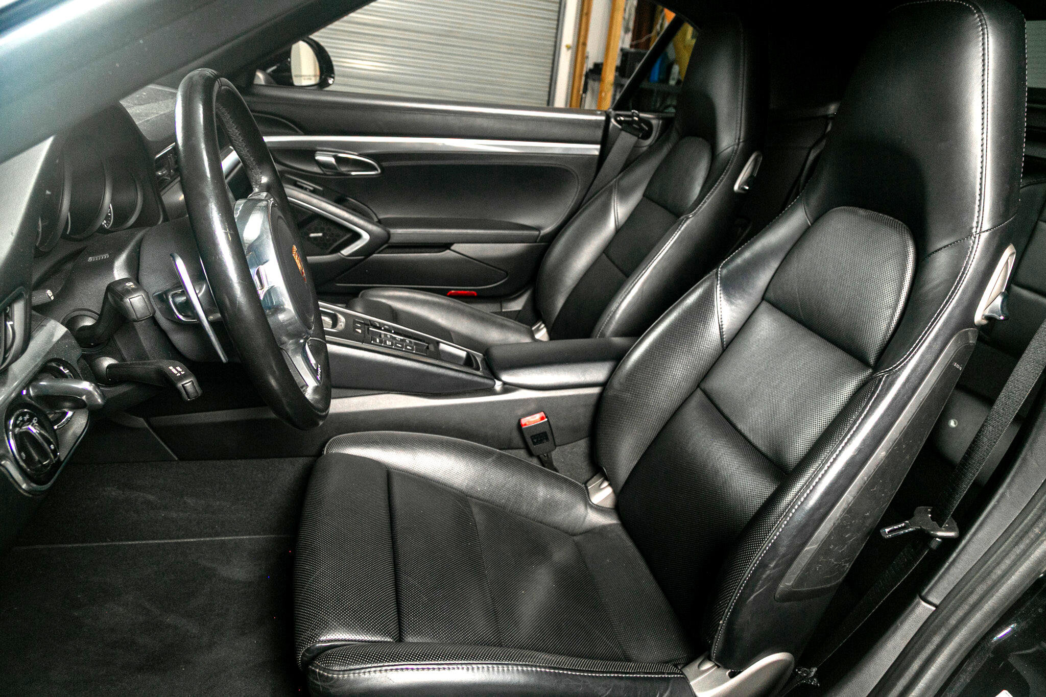 Used 2015 Porsche 911 Turbo image 4