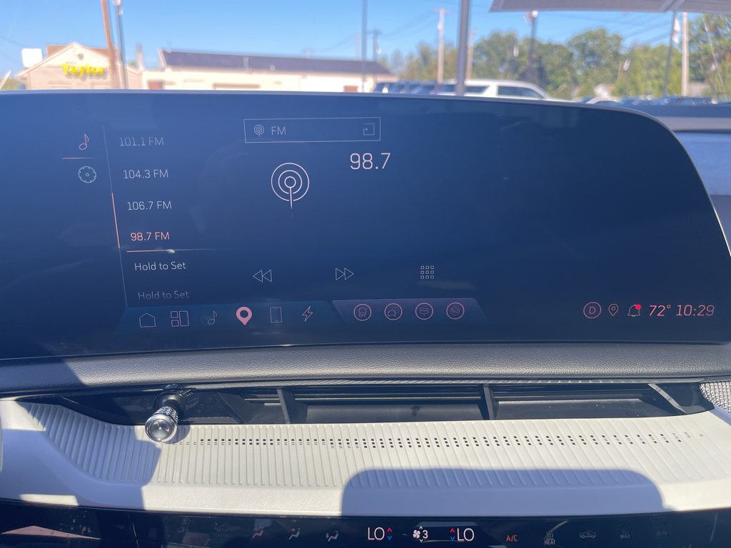 Used 2025 Cadillac Optiq Sport 2 w/ LPO, Floor Liner Package AWD/4WD image 24