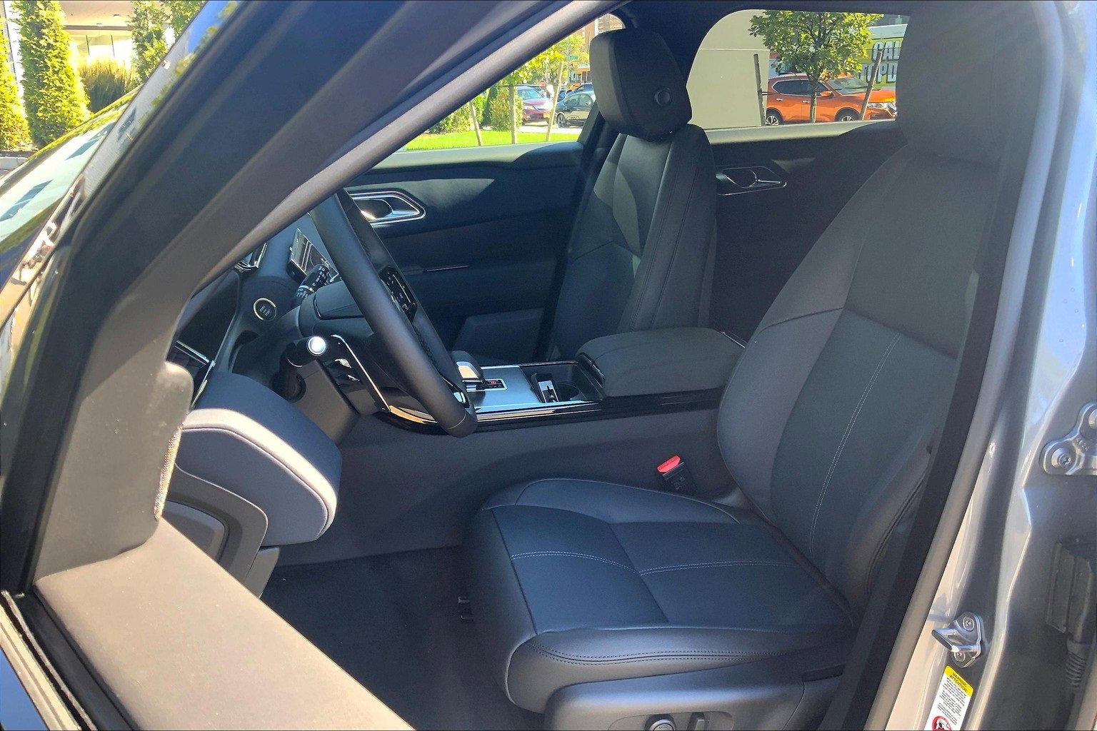 New 2026 Land Rover Range Rover Velar Dynamic SE image 9