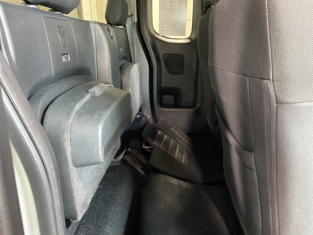 Used 2024 Nissan Frontier SV image 15