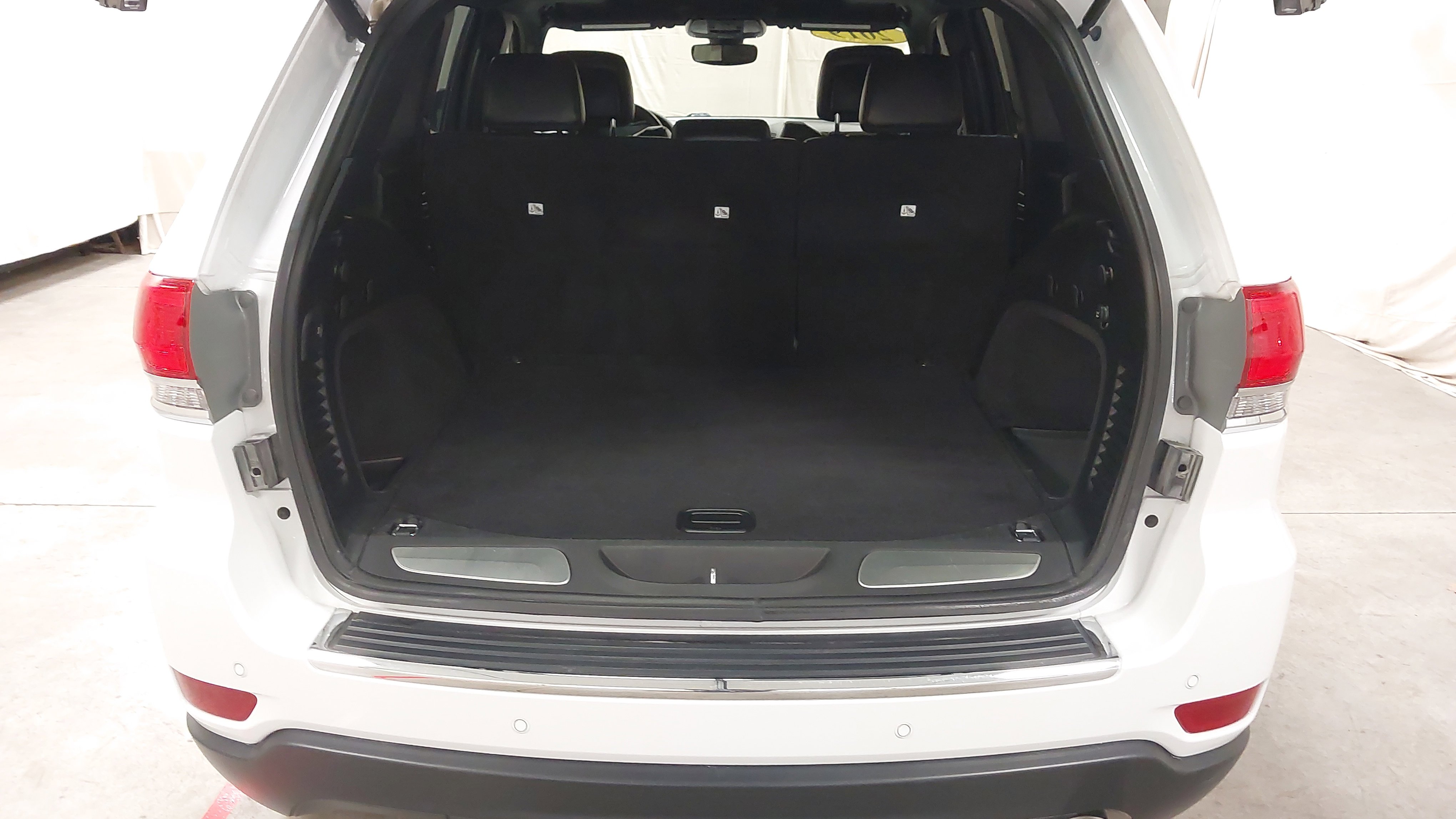 Used 2019 Jeep Grand Cherokee Limited AWD/4WD image 27