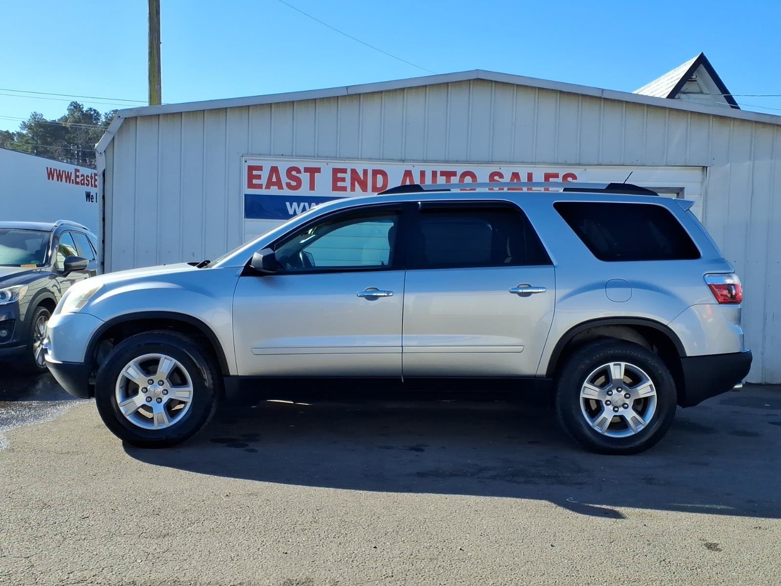 Used 2011 GMC Acadia SL w/ Preferred Package FWD image 2