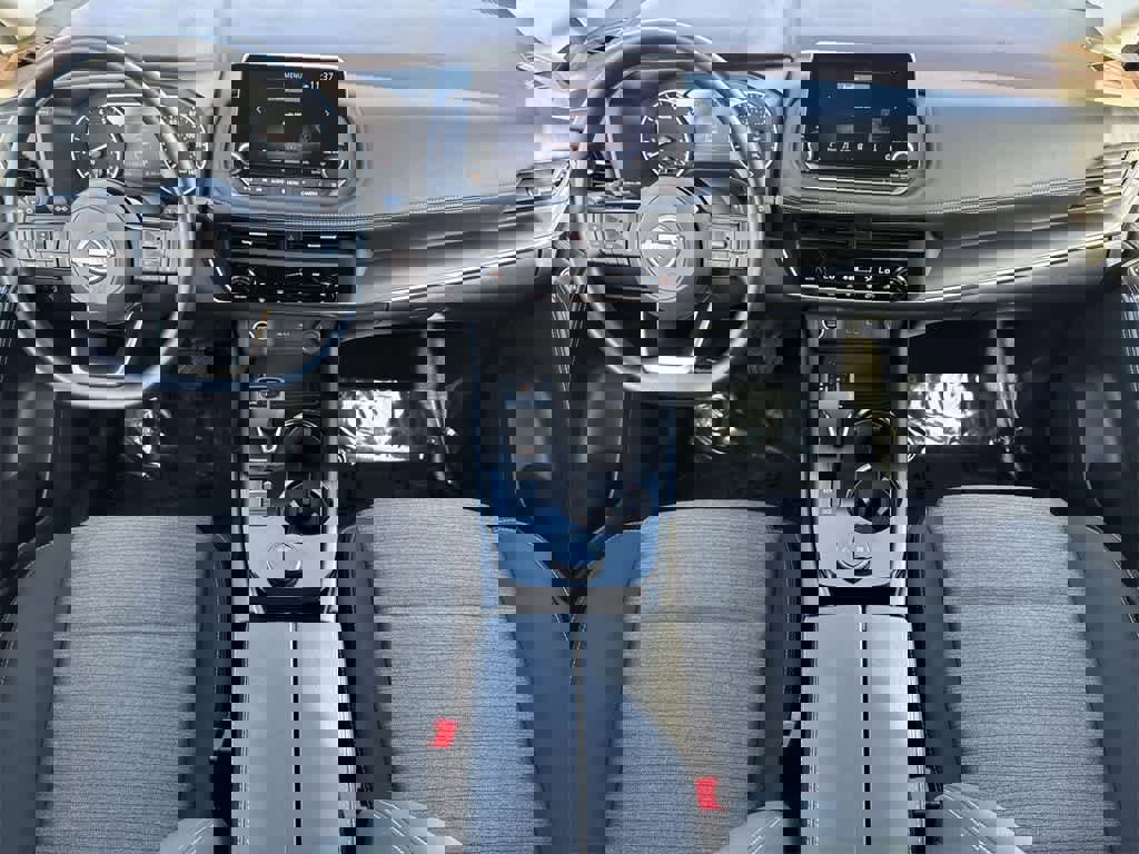 Used 2023 Nissan Rogue SV image 11