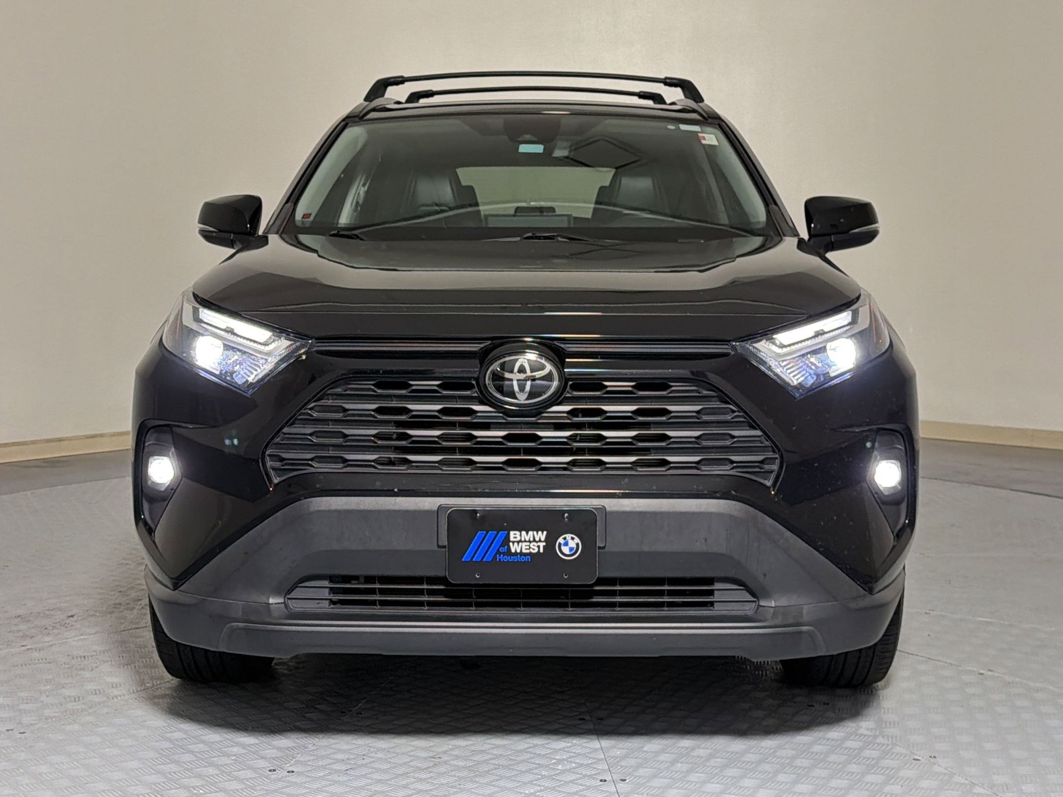 Used 2023 Toyota RAV4 XLE Premium FWD image 6