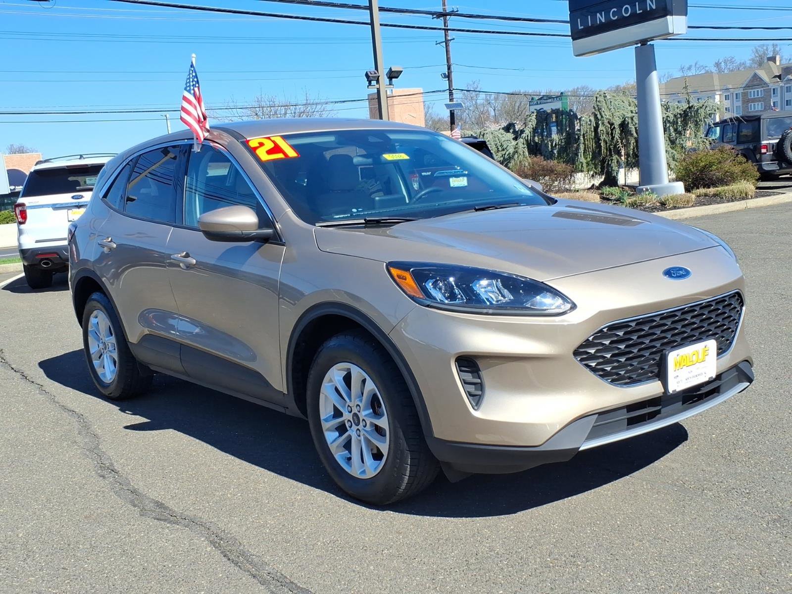 Certified 2021 Ford Escape SE w/ Convenience Package AWD/4WD image 1
