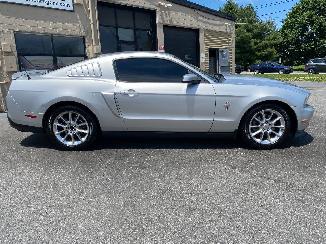 Used 2011 Ford Mustang Premium w/ 202A Rapid Spec Order Code RWD image 2