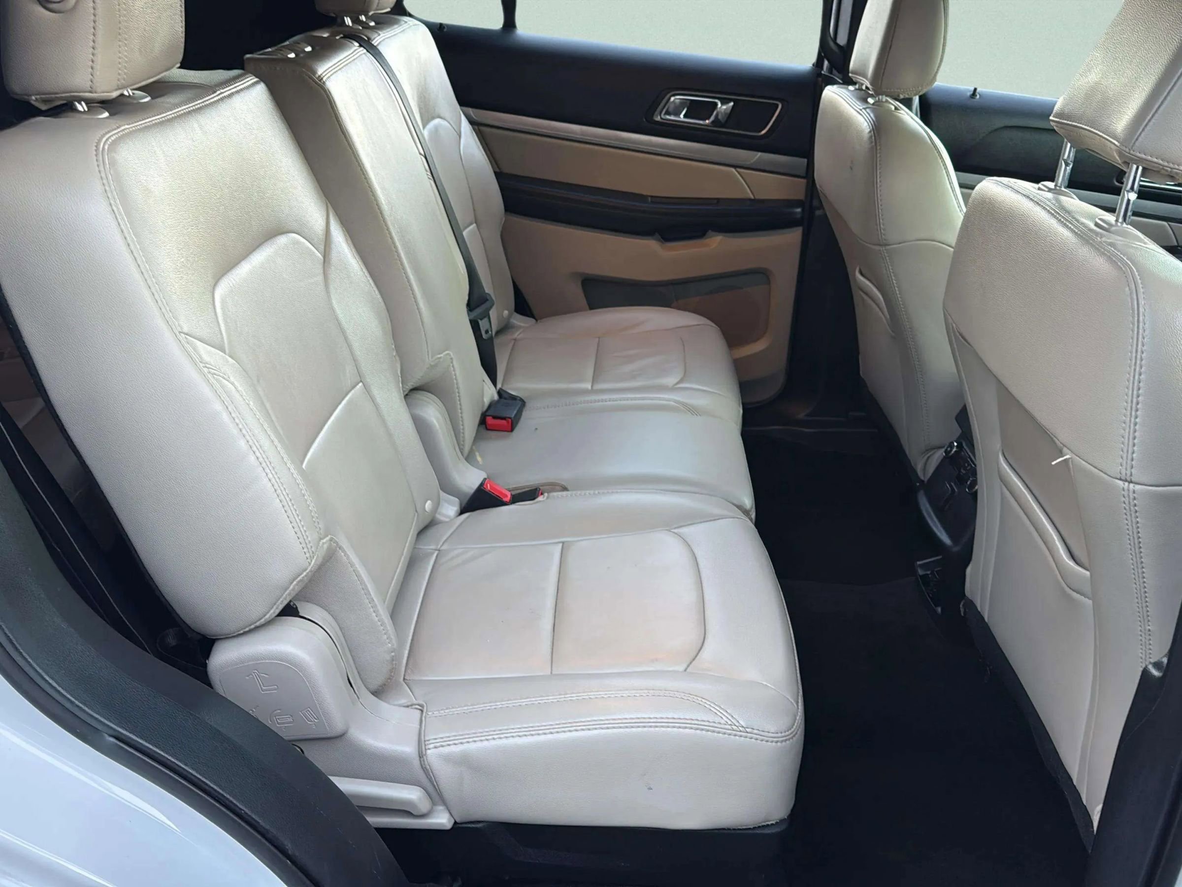 Used 2018 Ford Explorer XLT w/ Equipment Group 202A image 15