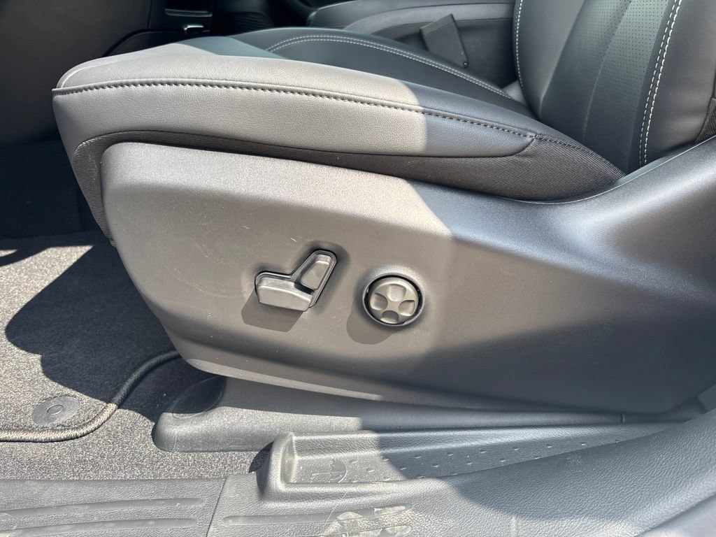 New 2027 Chrysler Pacifica Select FWD image 35