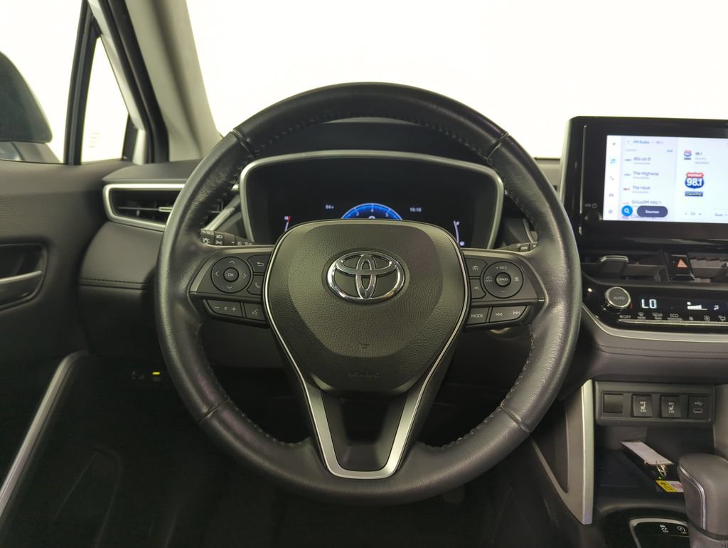 Used 2023 Toyota Corolla Cross XLE FWD image 17