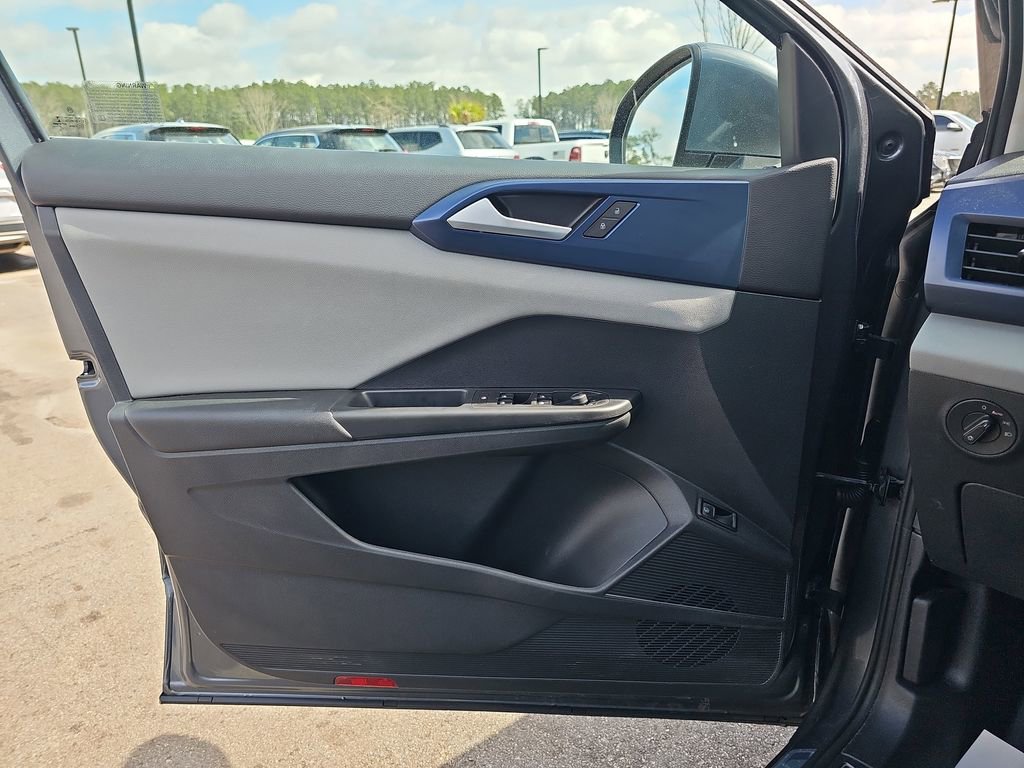 Used 2022 Volkswagen Taos SE w/ Panoramic Sunroof Package image 30