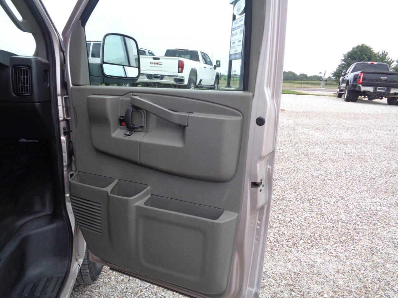 Used 2019 Chevrolet Express 3500 LS RWD image 20