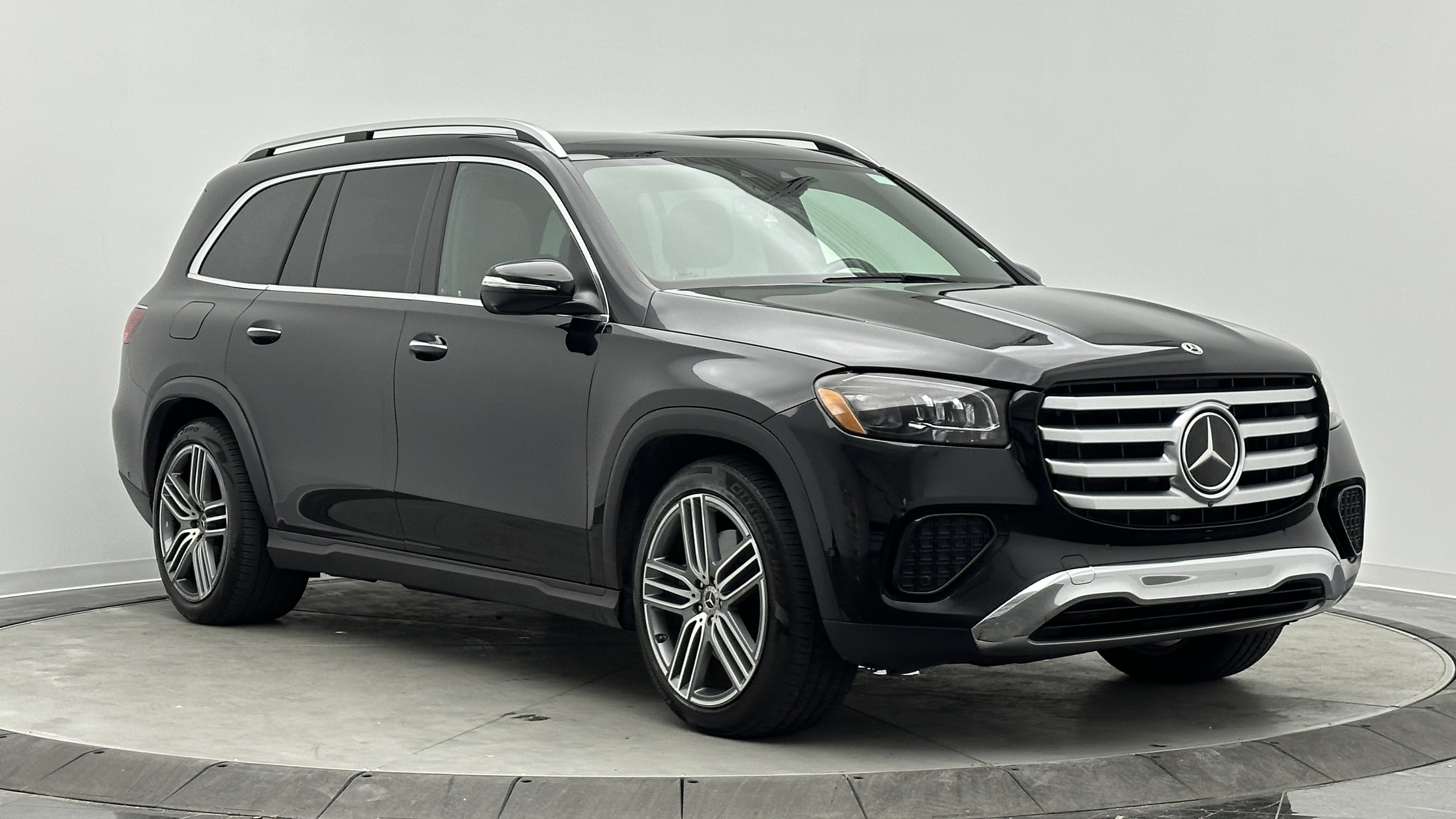 Used 2024 Mercedes-Benz GLS 450 4MATIC image 3