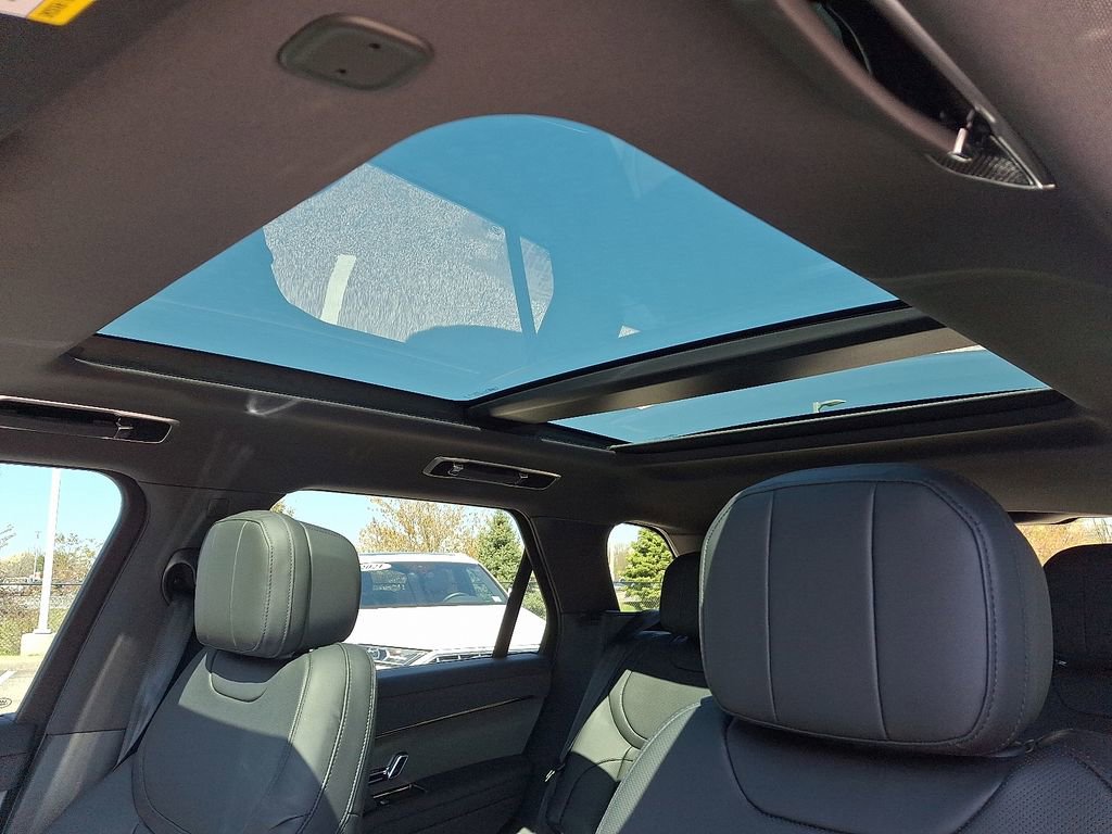 Used 2025 Land Rover Range Rover Sport Dynamic SE image 15