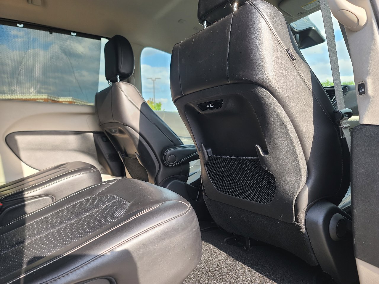 Used 2023 Chrysler Pacifica Touring-L image 31