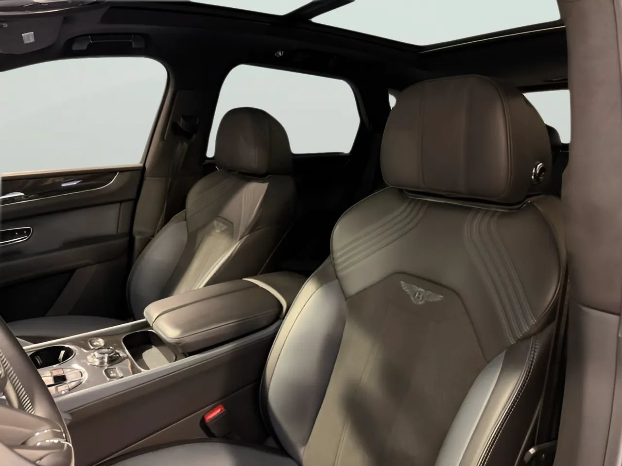 Used 2023 Bentley Bentayga AWD/4WD image 15
