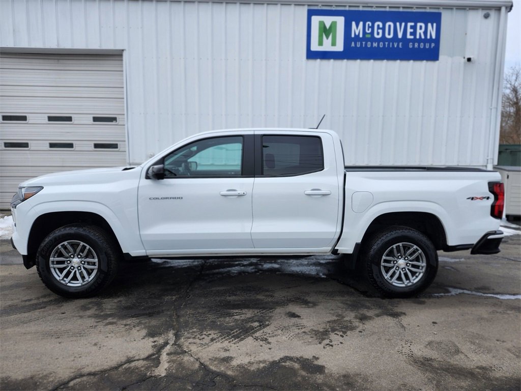 Used 2024 Chevrolet Colorado LT w/ LT Convenience Package II image 2