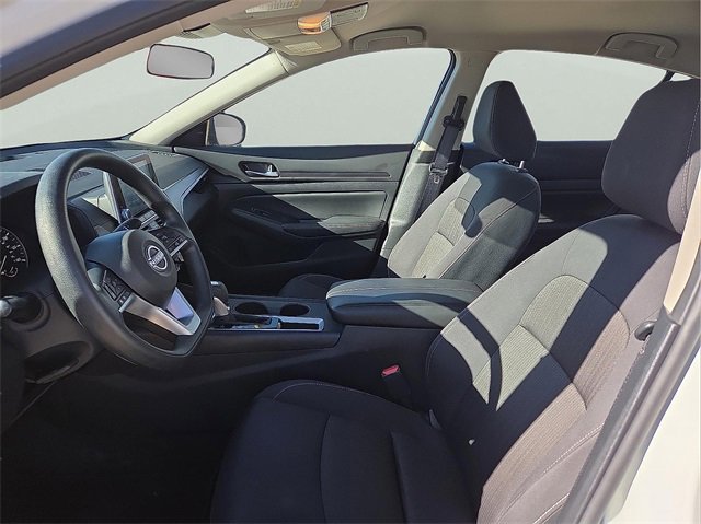 Used 2025 Nissan Altima 2.5 SV image 13